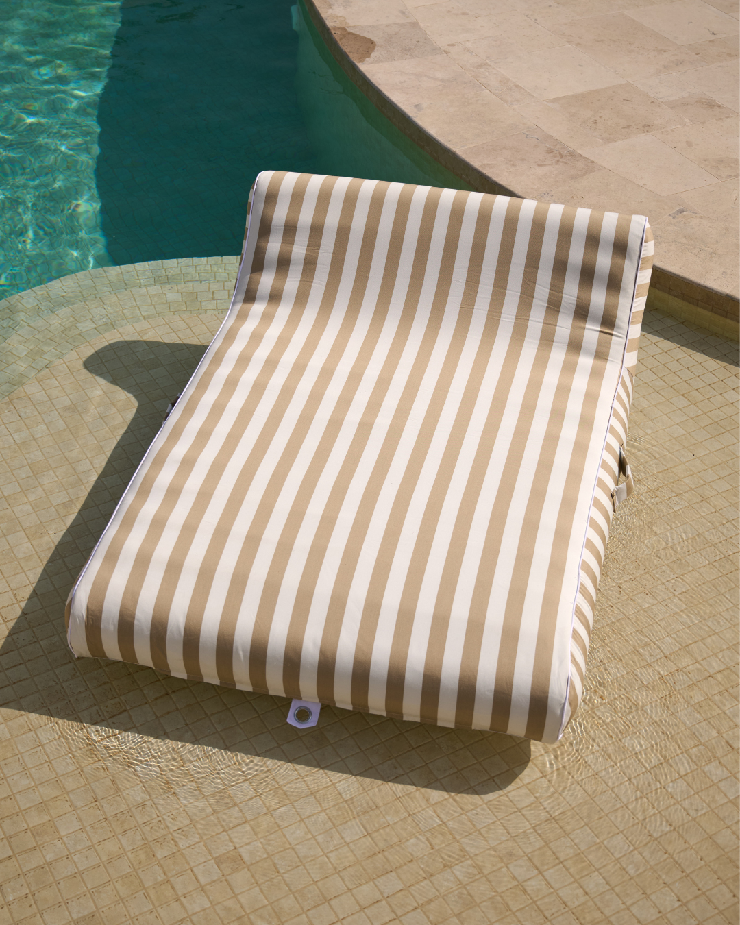 Double Lilo in taupe stripe from homesoda.store, featuring a comfortable, stylish outdoor lounge chair with striped fabric design.