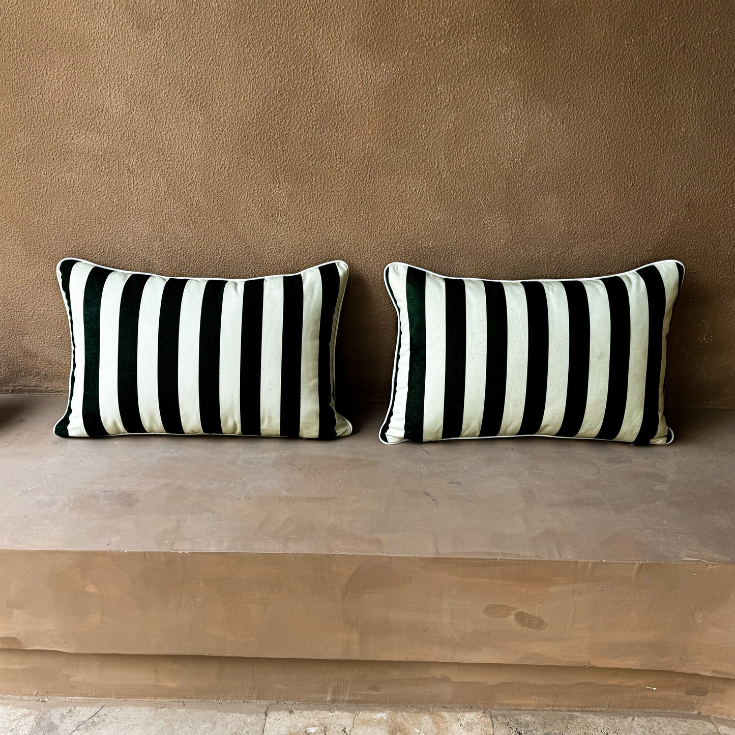 Monochrome 60 (2 Piece Set) l Signature Fabric - homesoda.store