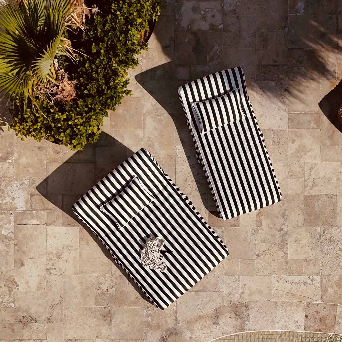 Single Lilo | Monochrome | Signature Fabric - homesoda.store