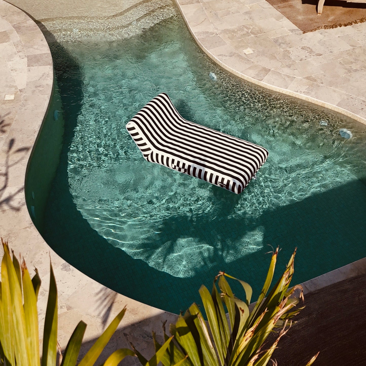 Single Lilo | Monochrome | Signature Fabric - homesoda.store