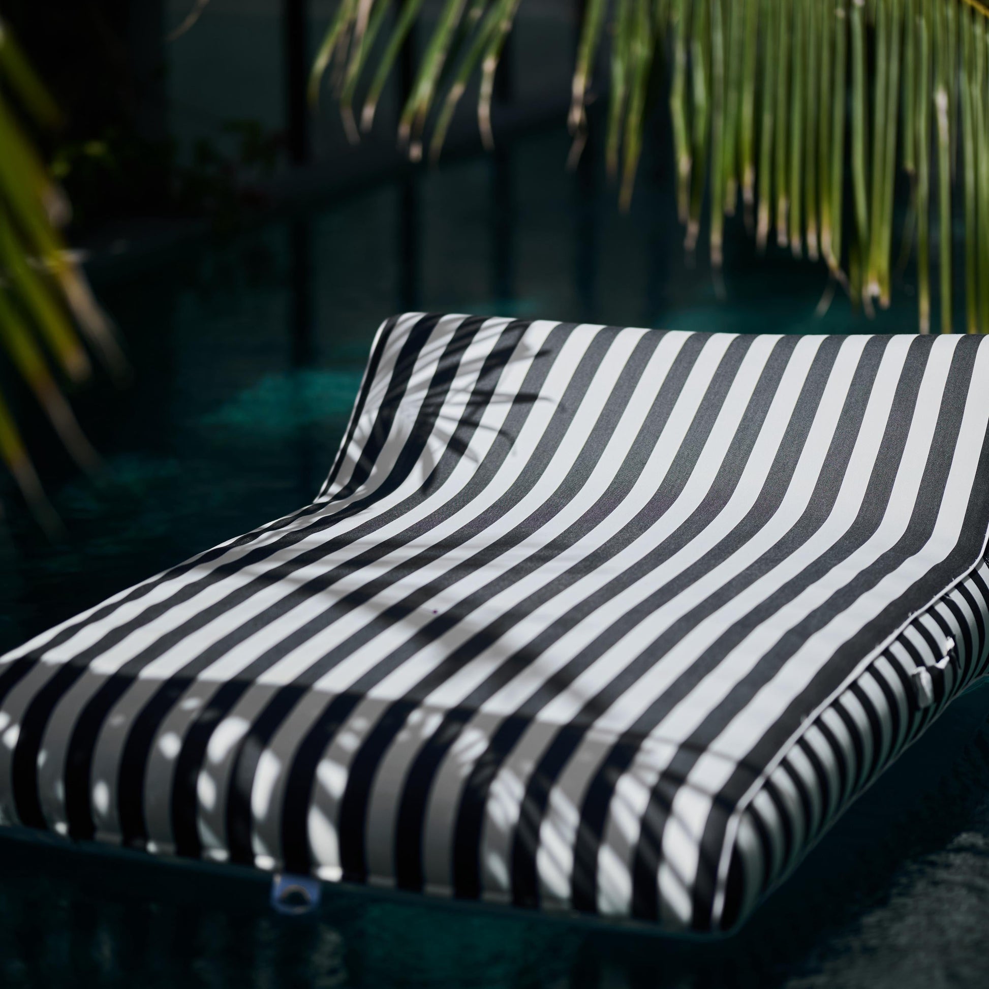Double Lilo monochrome pool float from homesoda.store, featuring a comfortable, stylish inflatable lounge for pool relaxation.